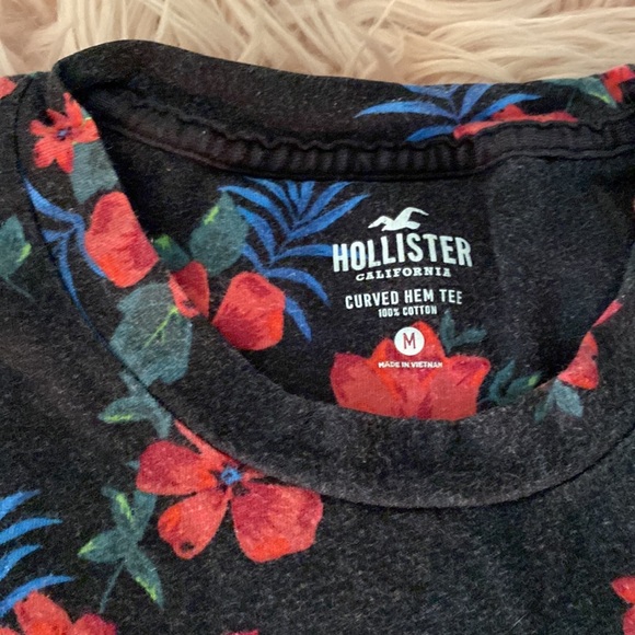Curved Hem Hollister Tee - Picture 3 of 3